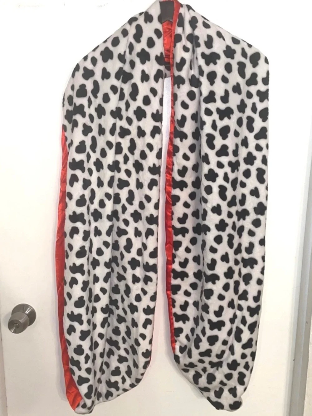 NWOT Cruella Deville Women’s Coat /Scarf For Halloween Costume